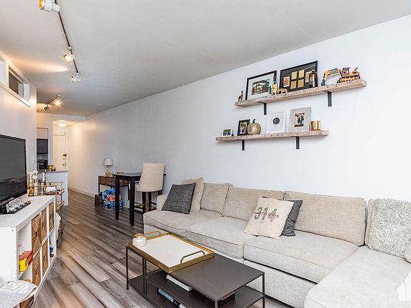 2nd image of 1750 N Wells St #106F