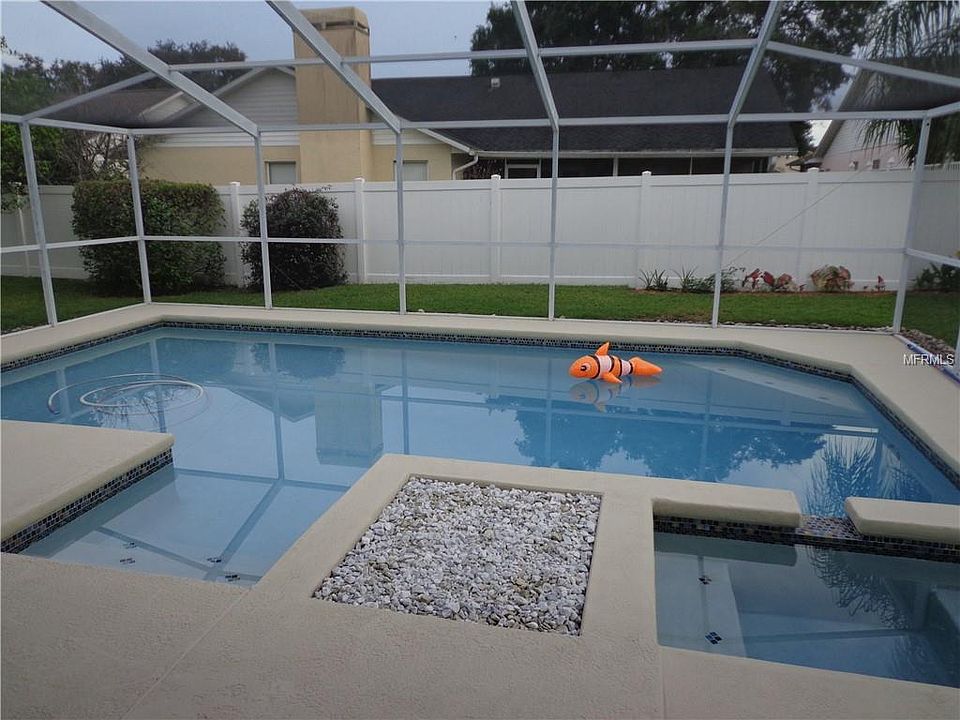 2nd image of 921 Daphne Dr