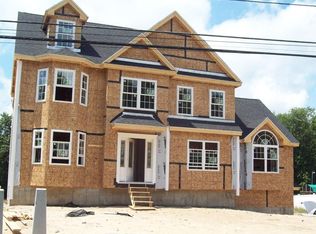 3 Sevoian Dr, Methuen, MA 01844