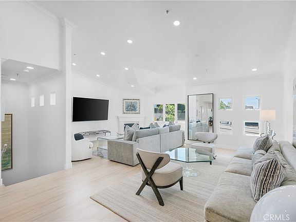 2nd image of 401 Seaward Rd APT 2