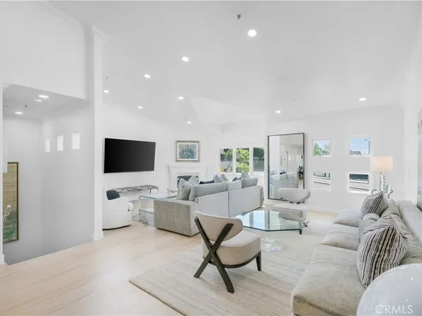 401 Seaward Rd APT 2, Corona Del Mar, CA 92625