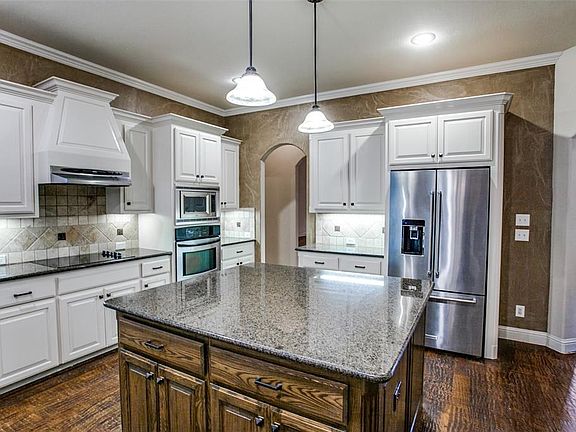 4th image of 748 Black Oak Ln