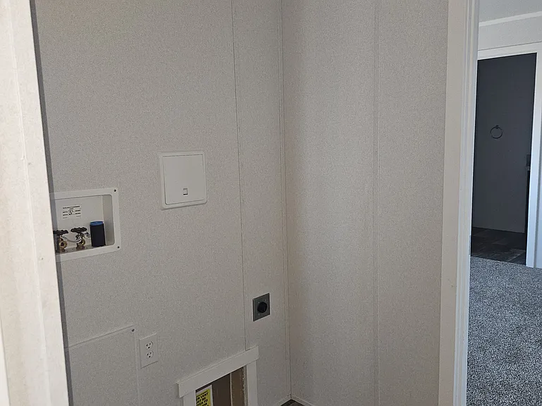 200 W Hawthorne St #32 — Photo 9