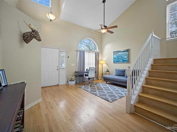 3rd image of 1309 Oakland Cir