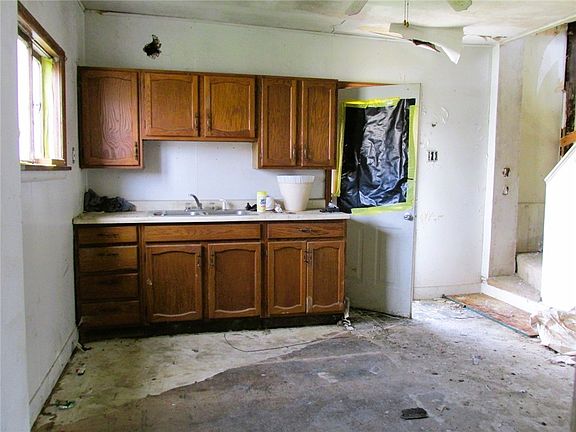 2nd image of 376 Penn Ave