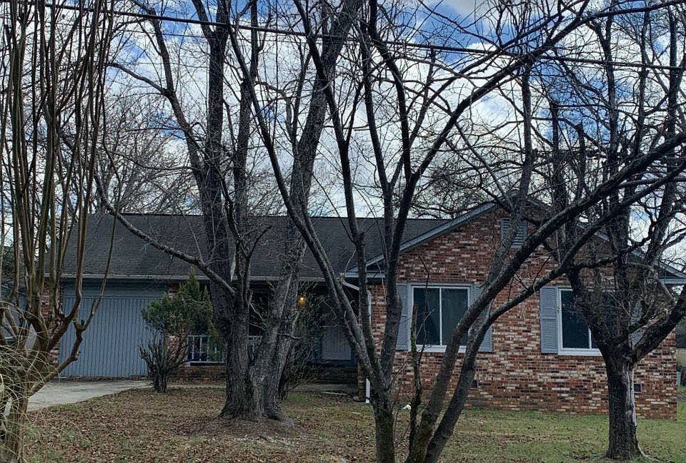 1st image of 413 Longwood Rd