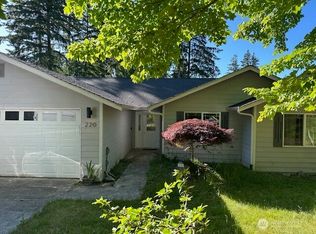 220 E Lake Forest Dr, Allyn, WA 98524