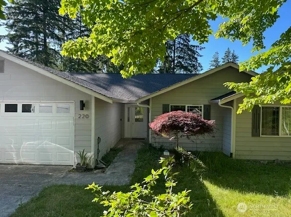 220 E Lake Forest Dr, Allyn, WA 98524