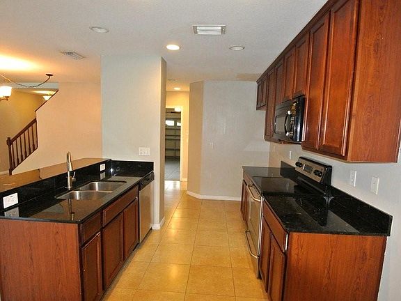 5th image of 3332 Thistledown Ln
