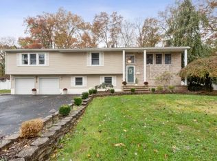41 Cutter Dr, East Hanover, NJ 07936