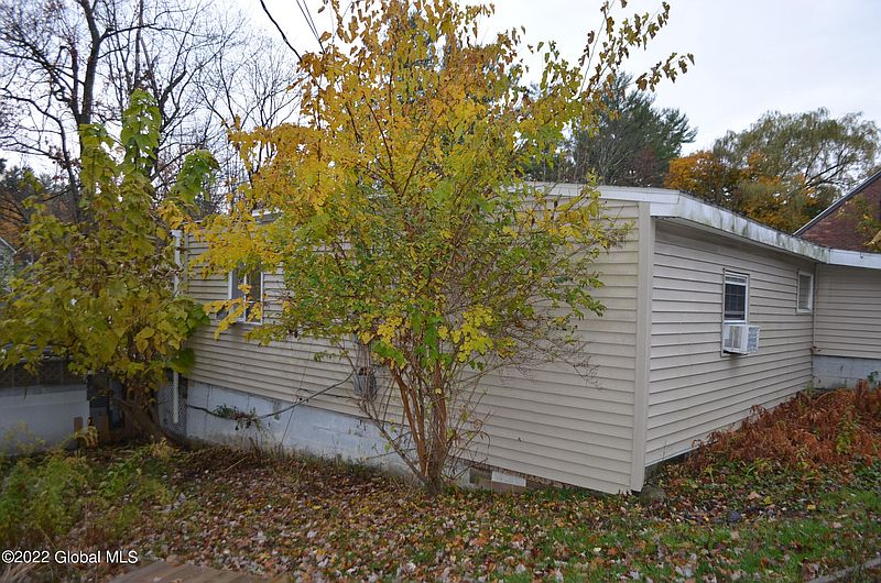 3rd image of 3147 NY Rt 43