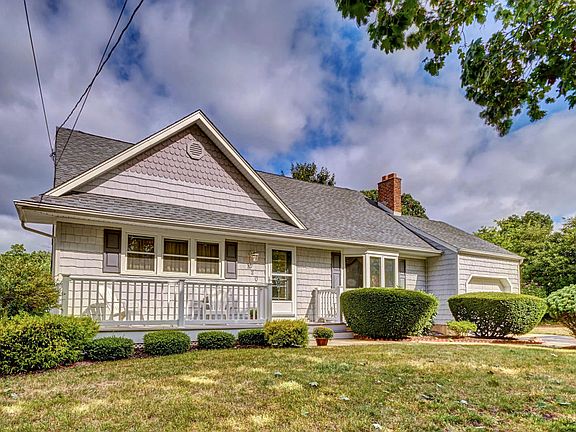 5th image of 820 Castle Dr