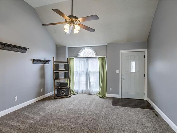 3rd image of 6305 N Bedford Ave