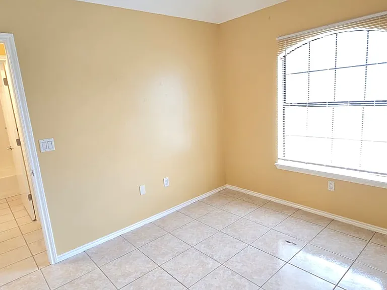 5015 Jovan Cir — Photo 6