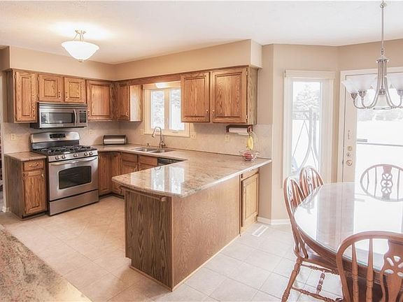 3rd image of 15 Hallmont Cir