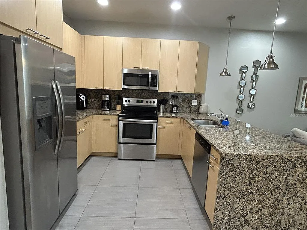 3 bed, 2.0 bath, 1512 sqft, $2,300 — Photo 3