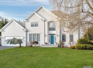 12 Patricks Way, Saint James, NY 11780