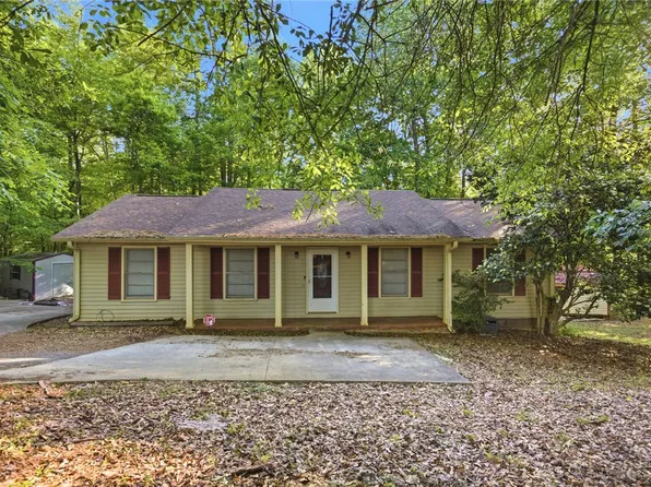 858 Robinhood Dr, Walhalla, SC 29691
