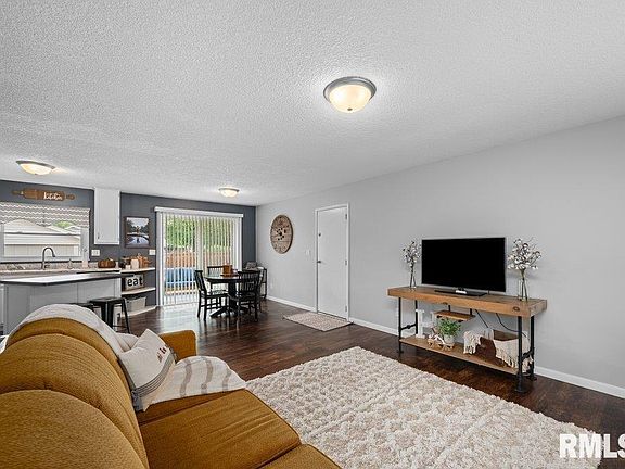 4th image of 5647 Quercus Ln