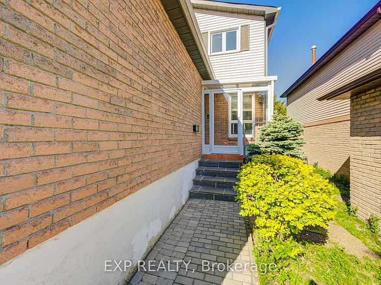 82 Muirlands Dr — Photo 2