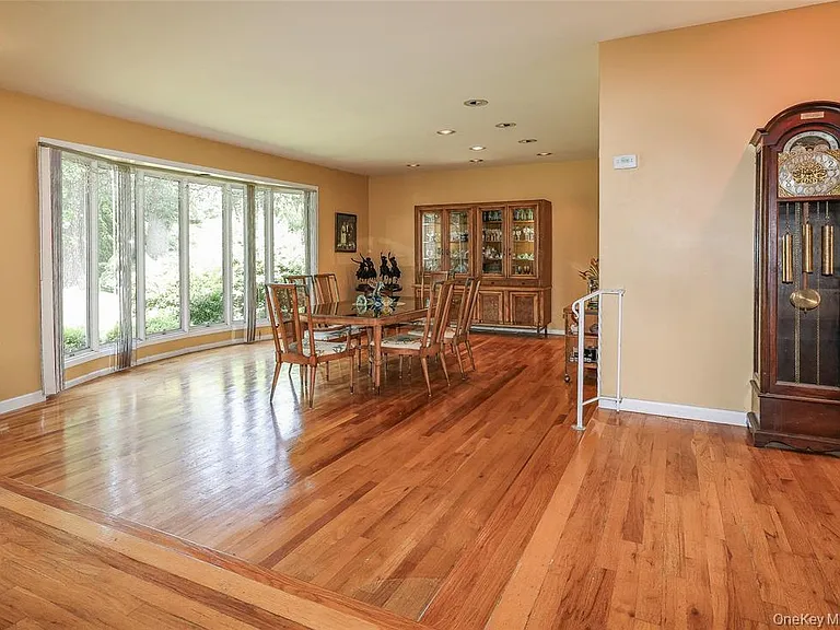 199 Hanson Ln — Photo 4