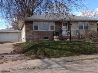 2210 Iowa Ave, Clinton, IA 52732