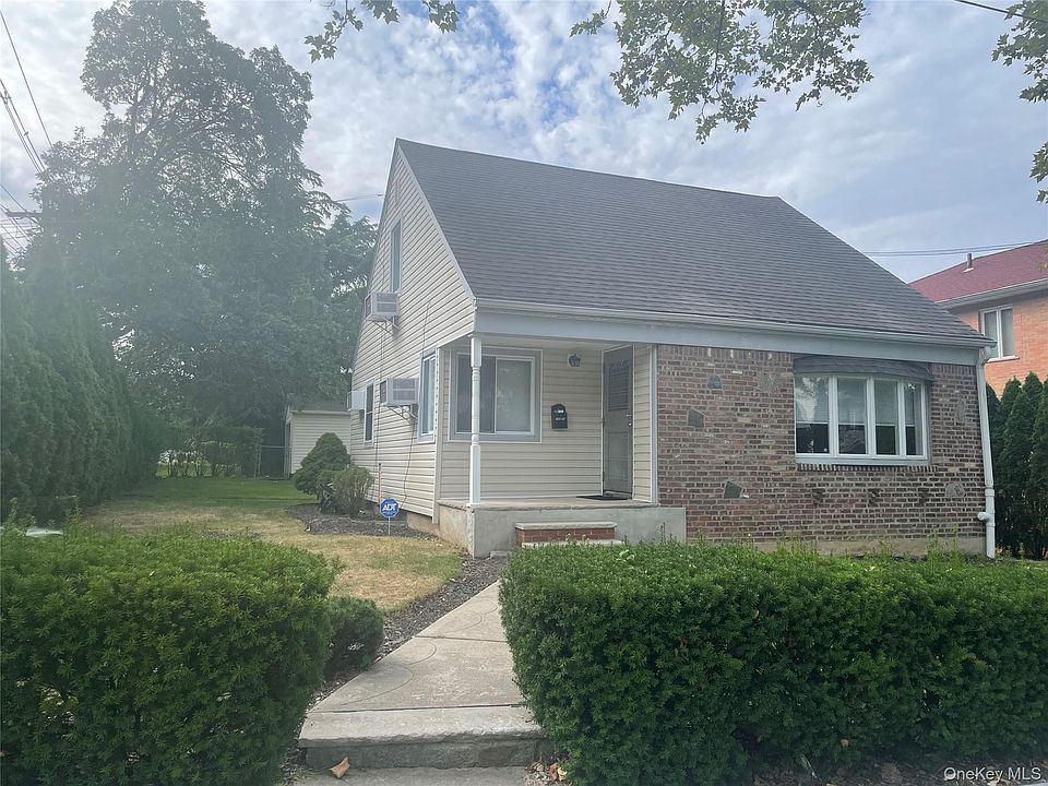 1st image of 24854 Thebes Avenue