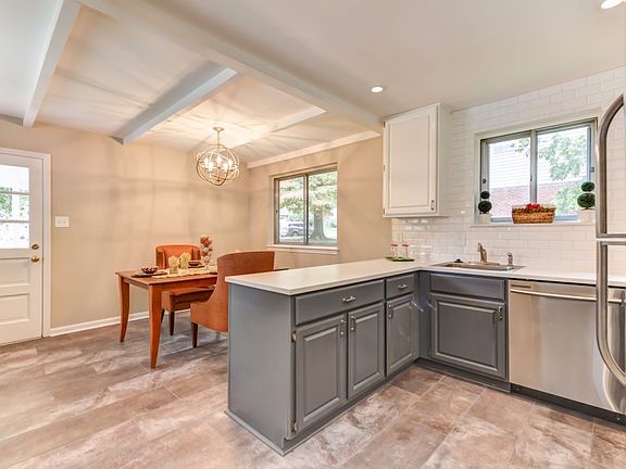 3rd image of 5102 Pommeroy Dr