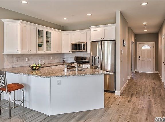 2nd image of 403 Canoe Pl