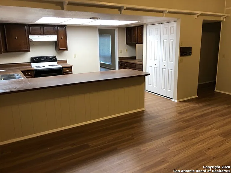 8335 Athenian — Photo 3