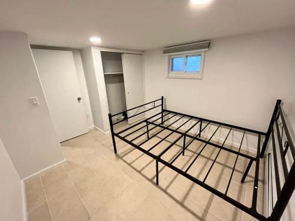 5th image of 433 Lawton Ave #B