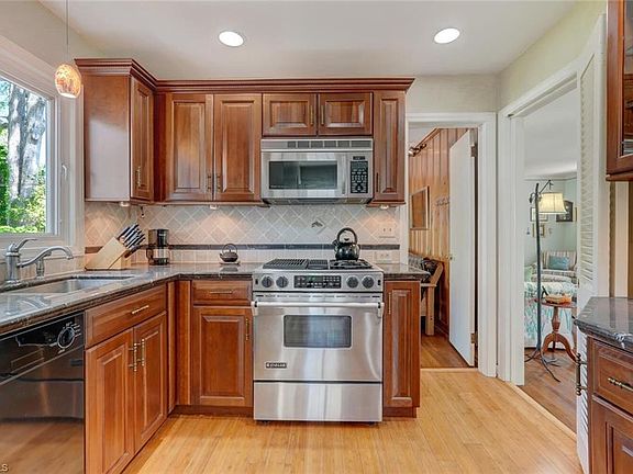4th image of 3700 Kirby Dr