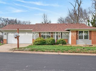 1476 Shadow Wood Dr, Saint Charles, MO 63303