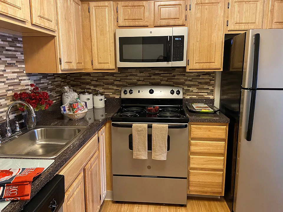 1Bd Silver Kitchen