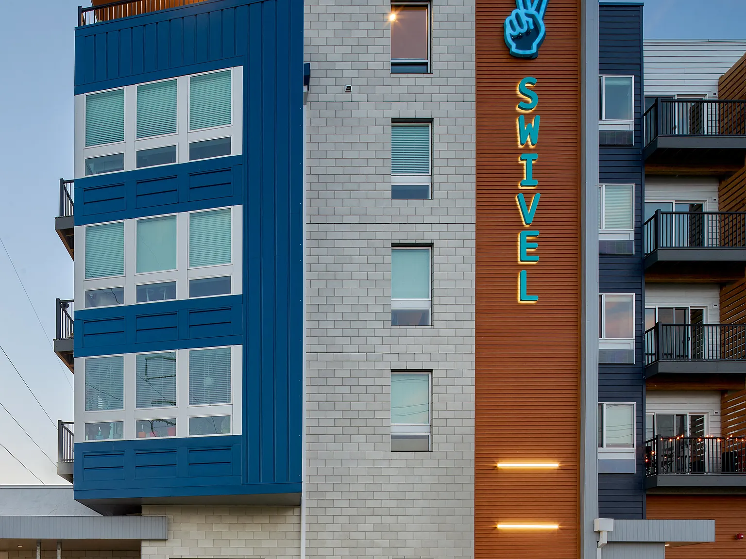 Swivel — Photo 3