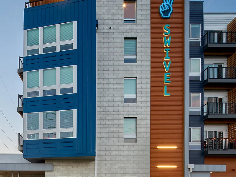 Swivel — Photo 3