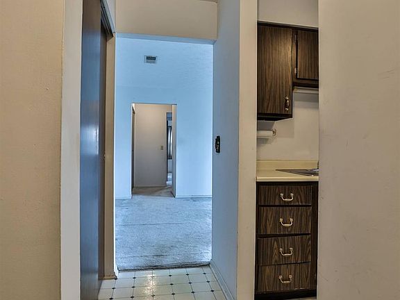4th image of 4330 Villa Dr Unit 6