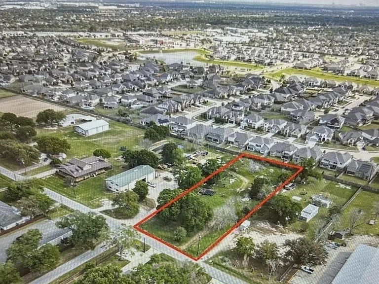 17703 South Dr — Photo 1