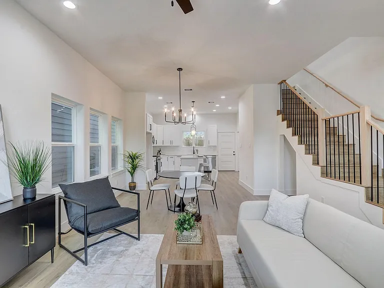 1217 Dewalt St — Photo 1