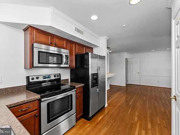 3rd image of 1501 Margaret Ct