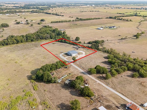 3rd image of 685 County Road 1102