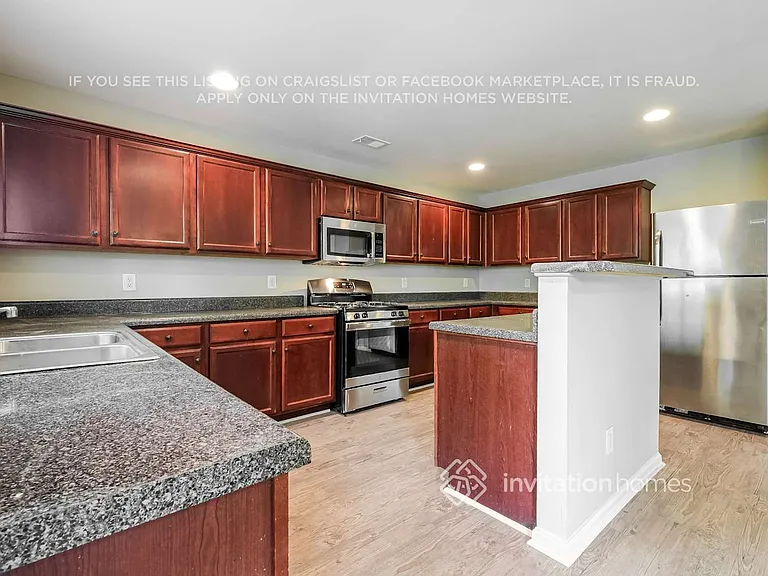 2828 Farmstead Ct — Photo 9