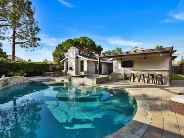 562 Seahorse Ln, Redwood City, CA 94065