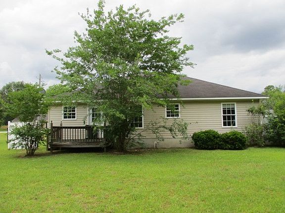 3rd image of 1002 Bluffton Dr