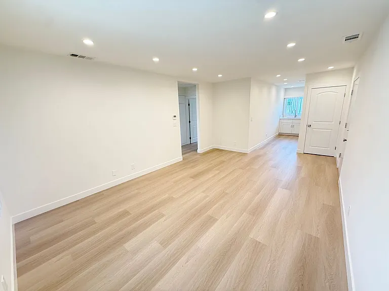 200 E Dryden St — Photo 14