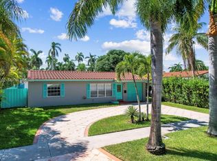 906 NE 4th St, Hallandale Beach, FL 33009