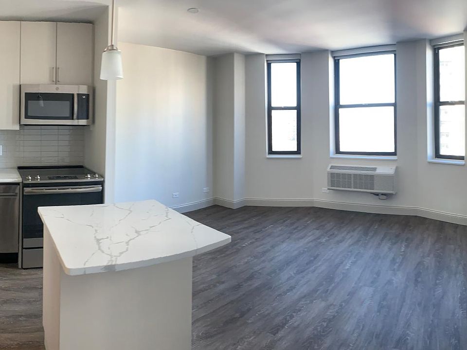 2nd image of 325 W Ohio St #1902