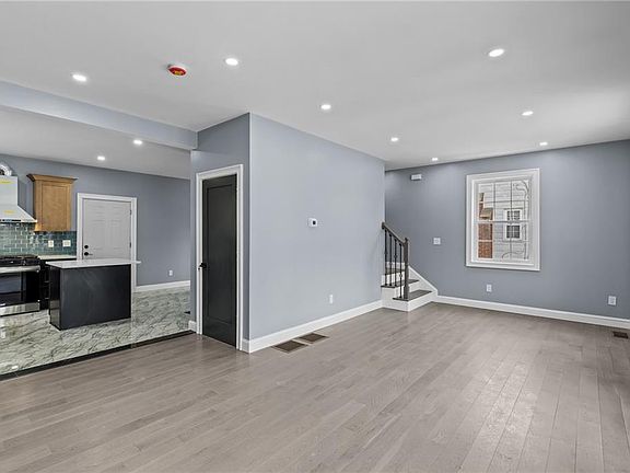 5th image of 68 Enfield Ave