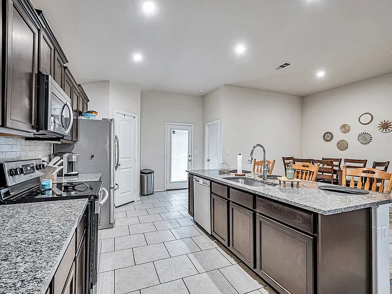 6809 Brush Dr — Photo 4