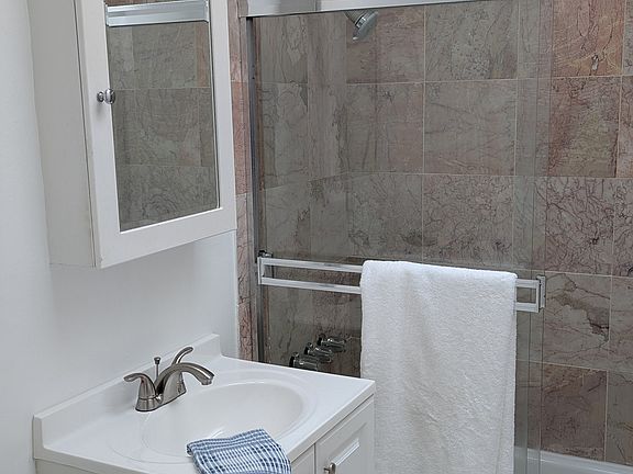 2nd image of 522 25th Ave APT 5